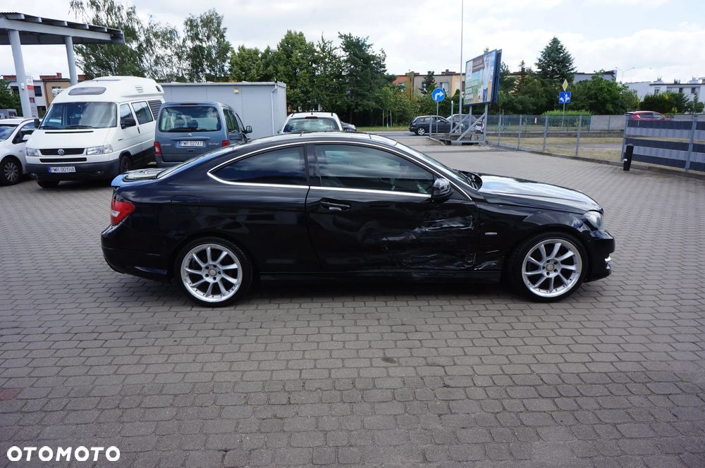 Mercedes-Benz Klasa C 220 CDI DPF BlueEFFICIENCY 7G-TRONIC Edition 1 - 5