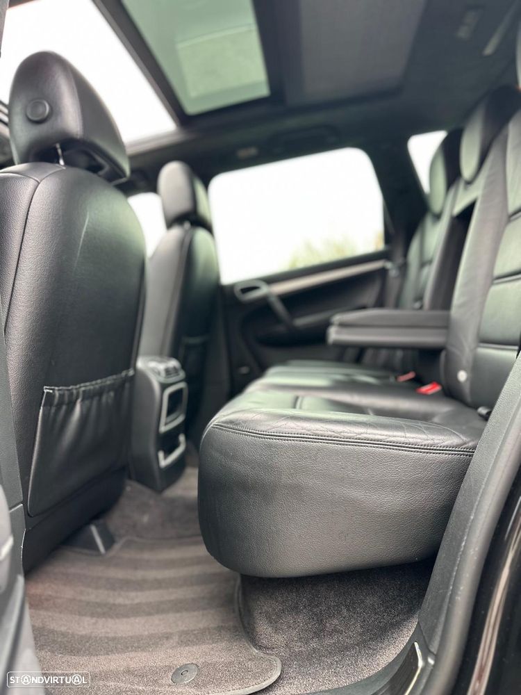 Porsche Cayenne Turbo - 16