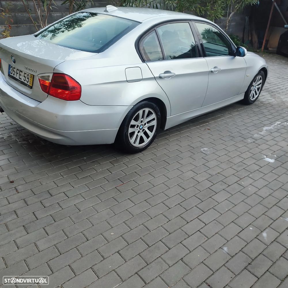 BMW 320 d Dynamic - 4