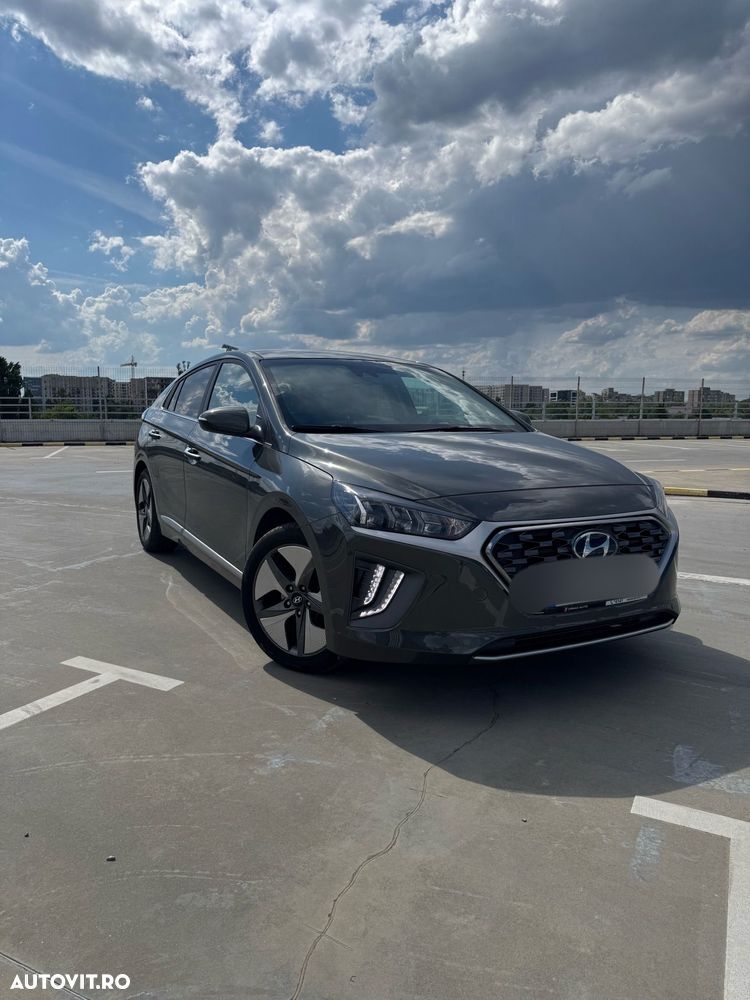 Hyundai IONIQ - 3