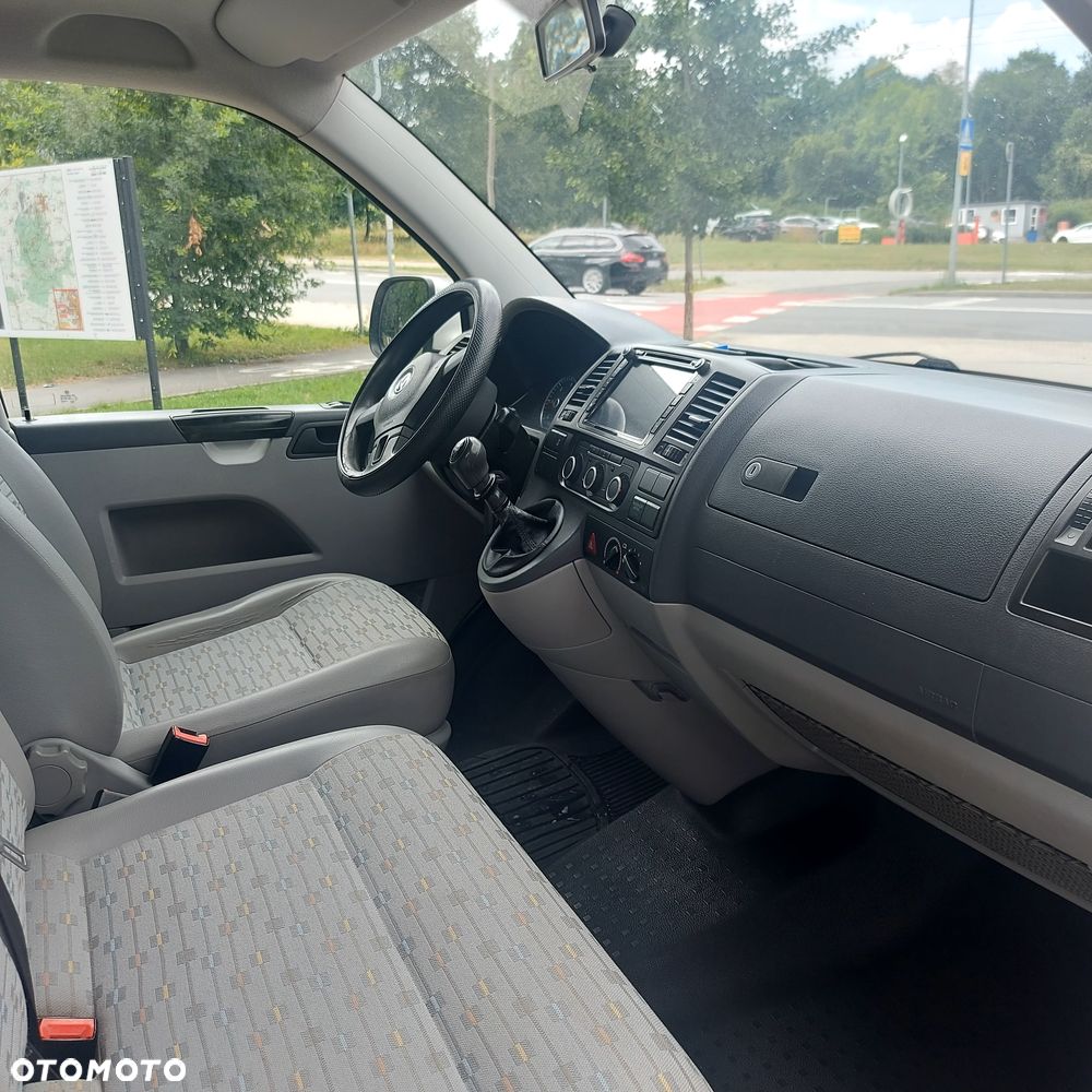 Volkswagen Caravelle - 10
