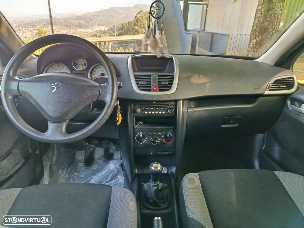 Peugeot 207 1.4 HDi Premium - 4