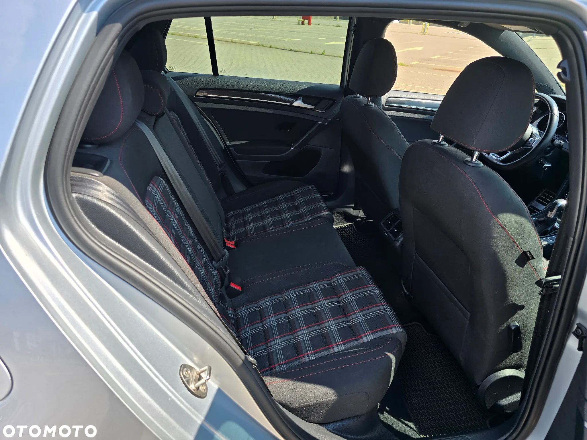 Volkswagen Golf GTI BlueMotion Technology DSG - 21