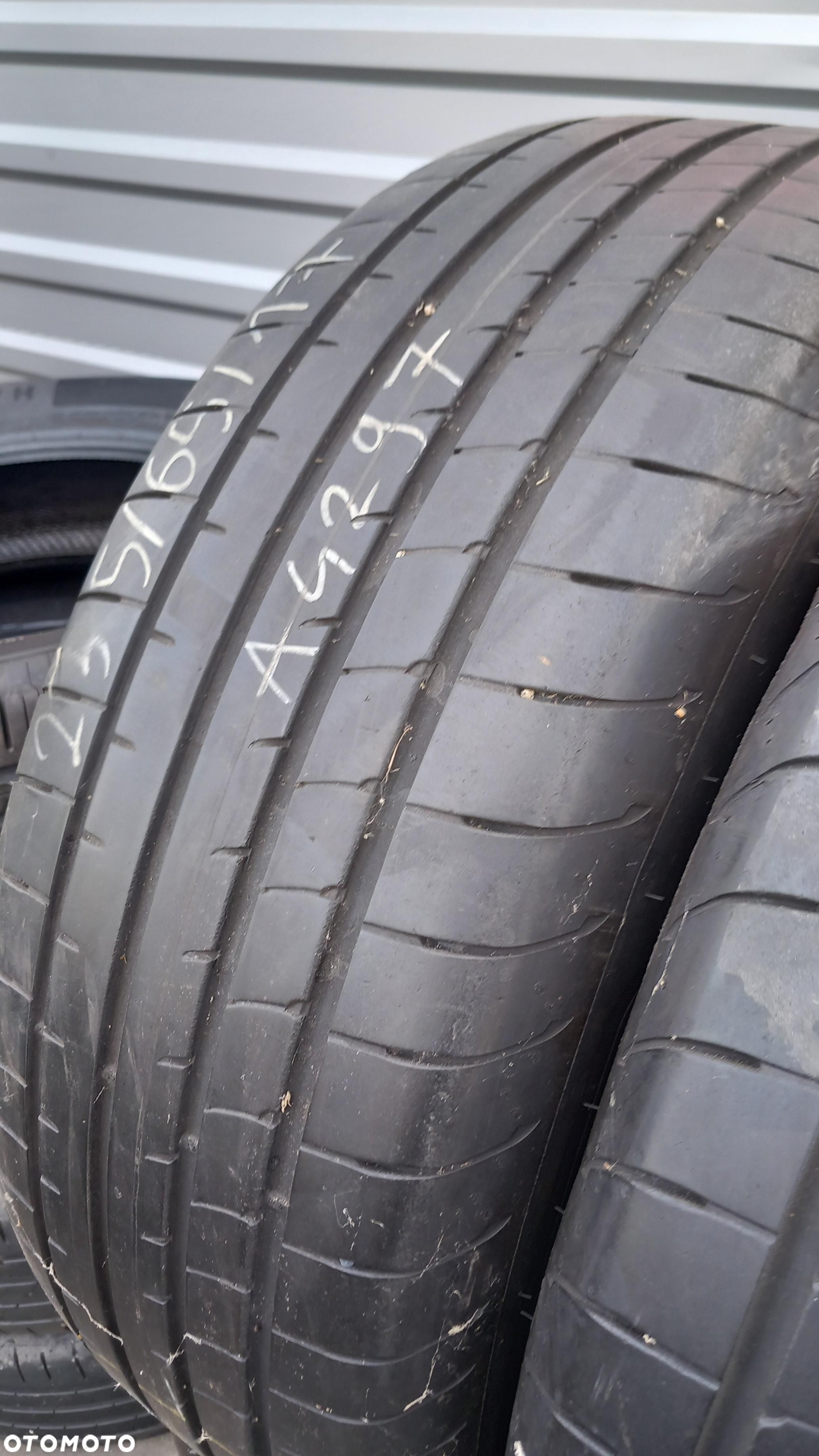 235/65/17 Goodyear Eagle F1 Asymmetric 3 104W - 2