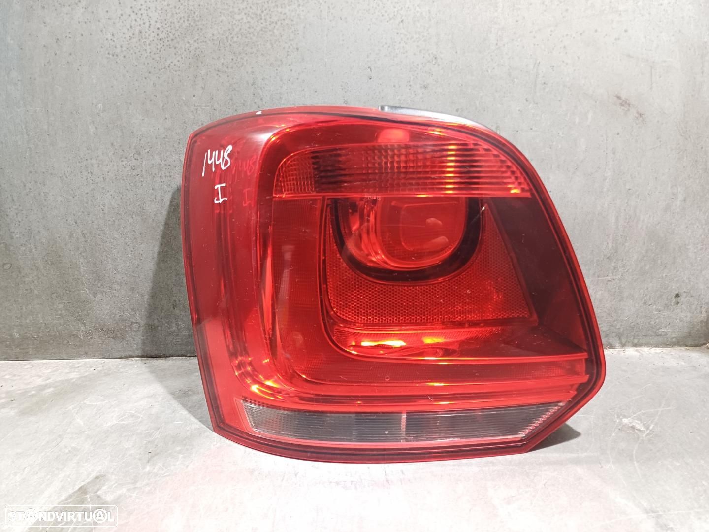 FAROLIM TRASEIRO ESQUERDO VOLKSWAGEN POLO V 6R1 - 1