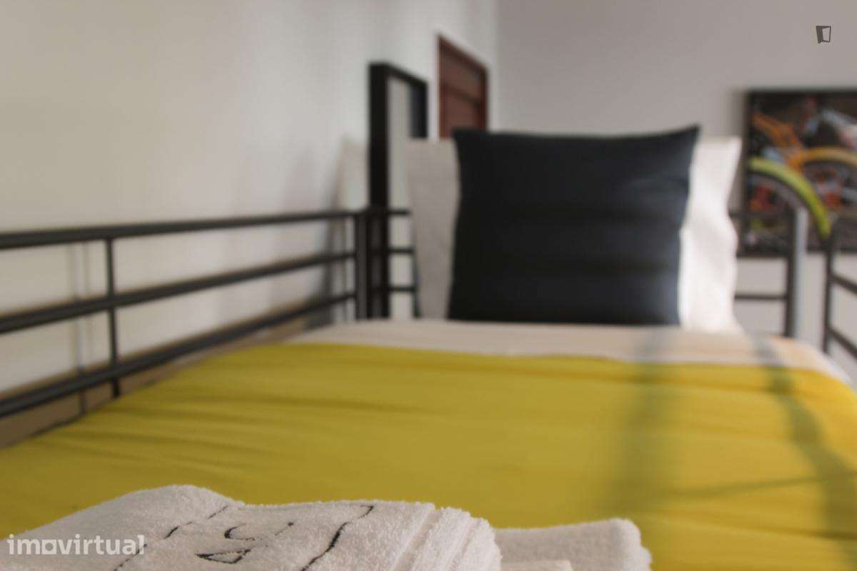 Quarto - localizado em Paranhos Porto - Grande imagem: 3/37