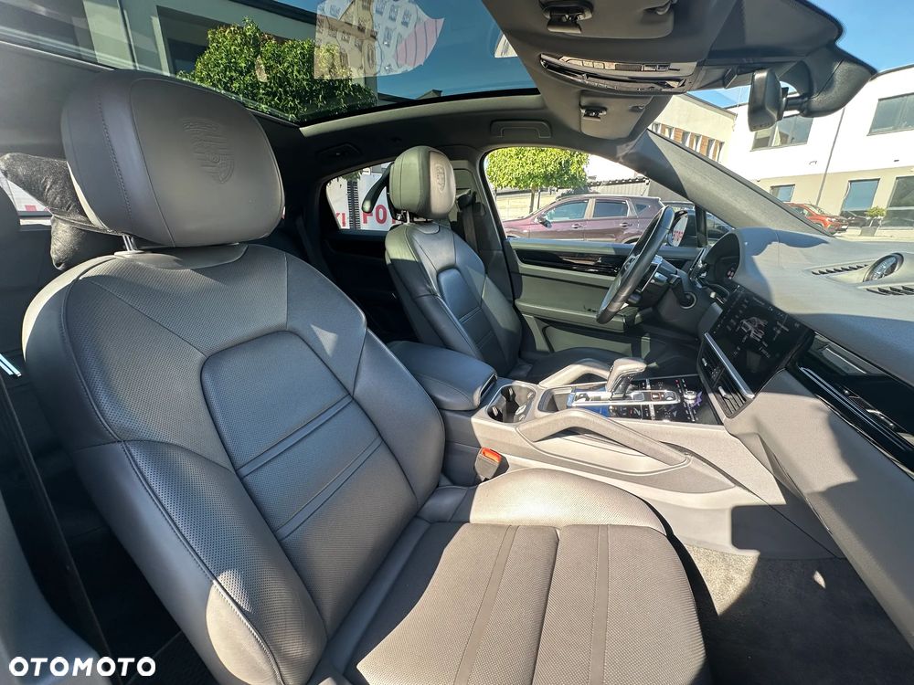 Porsche Cayenne - 14