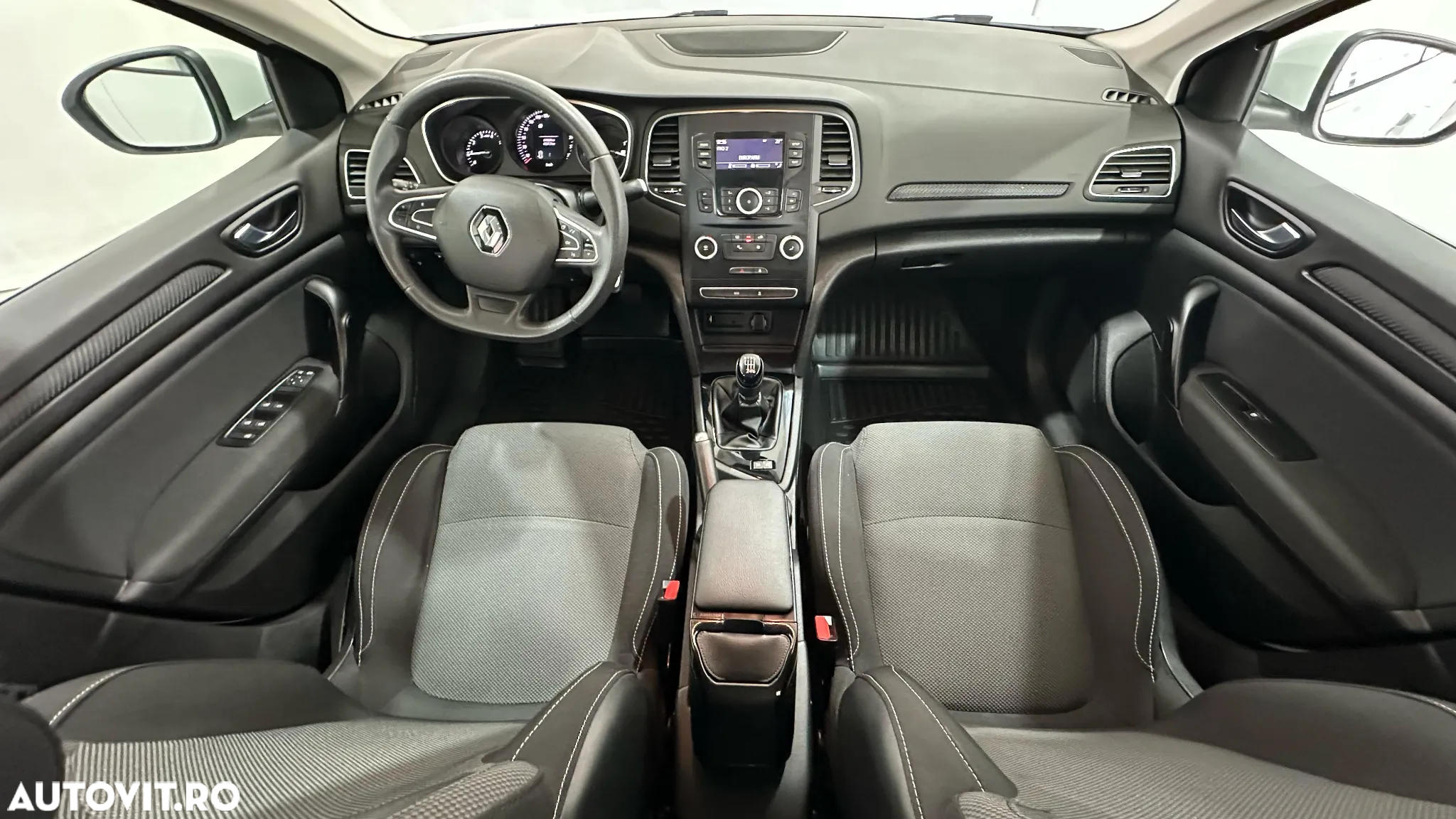 Renault Megane TCe Zen - 5