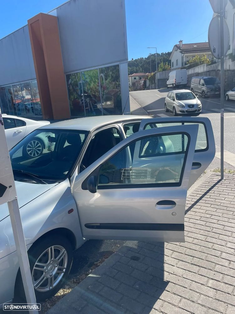 Renault Clio - 9