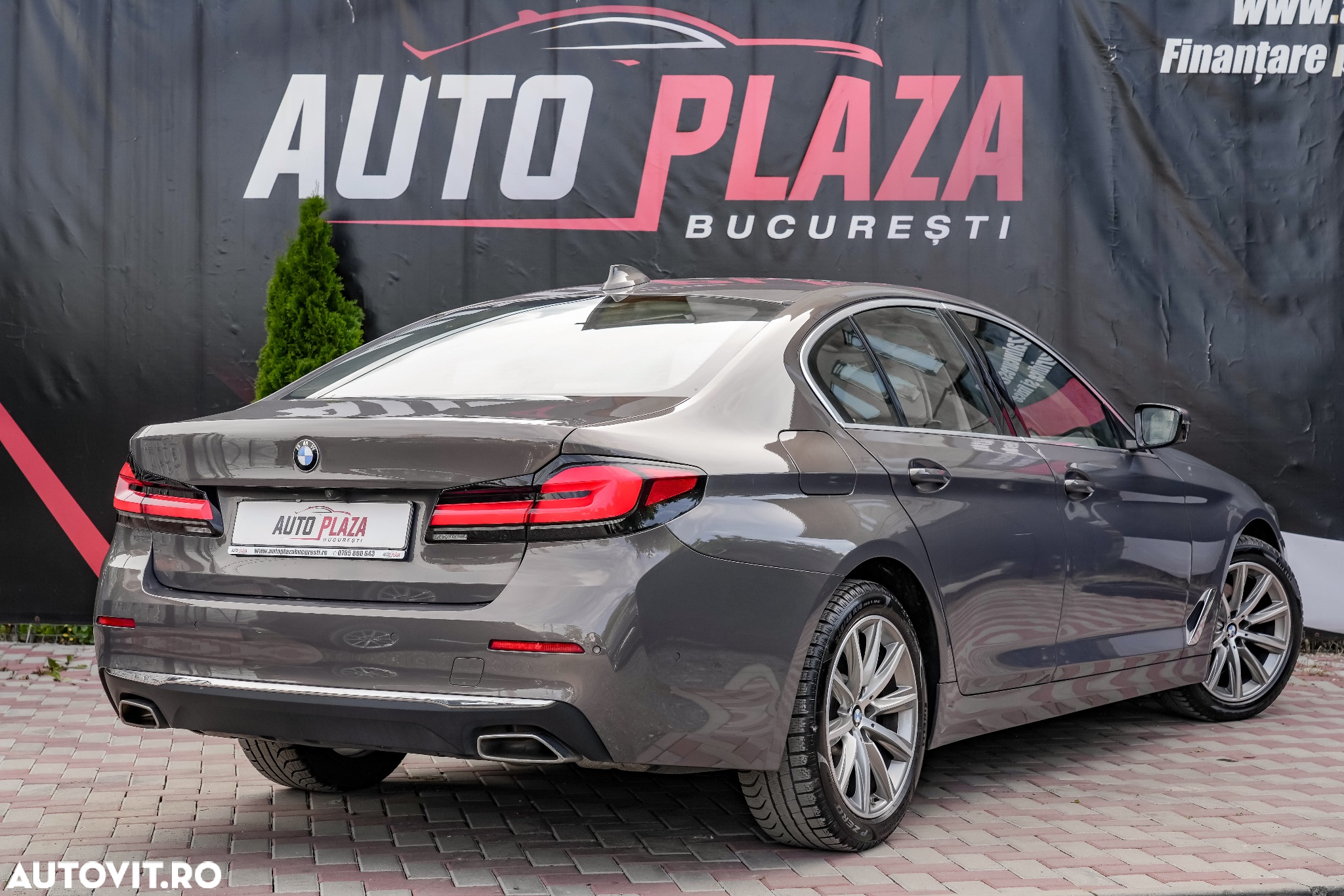 BMW Seria 5 520i Aut. Luxury Line - 10