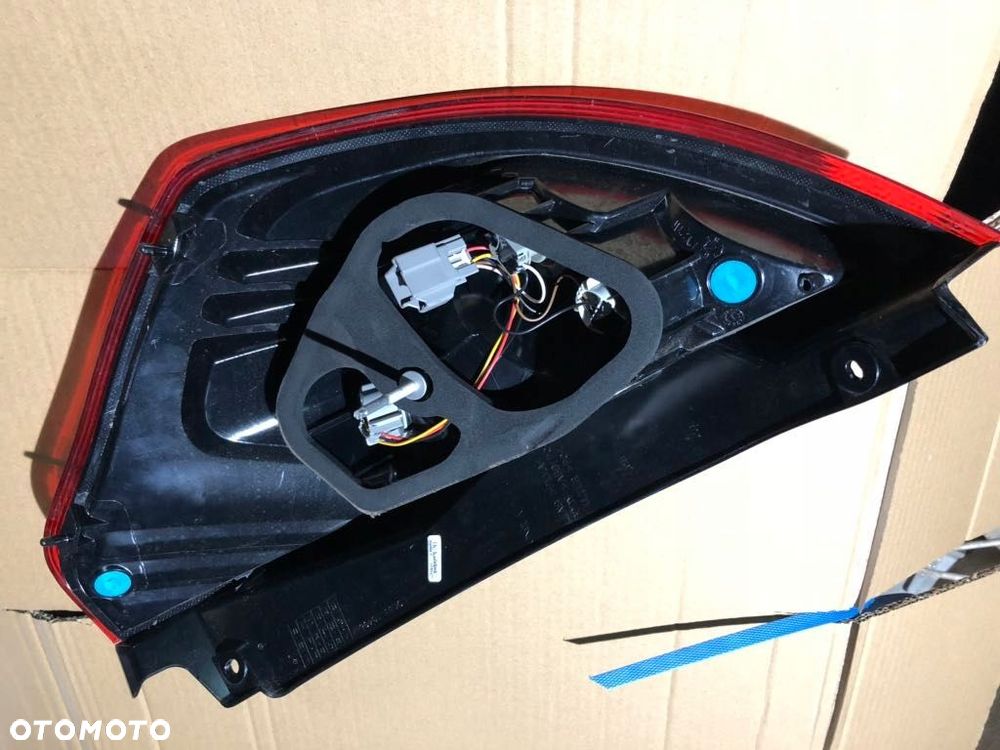 Lampa tylnią lewa ford fiesta - 3