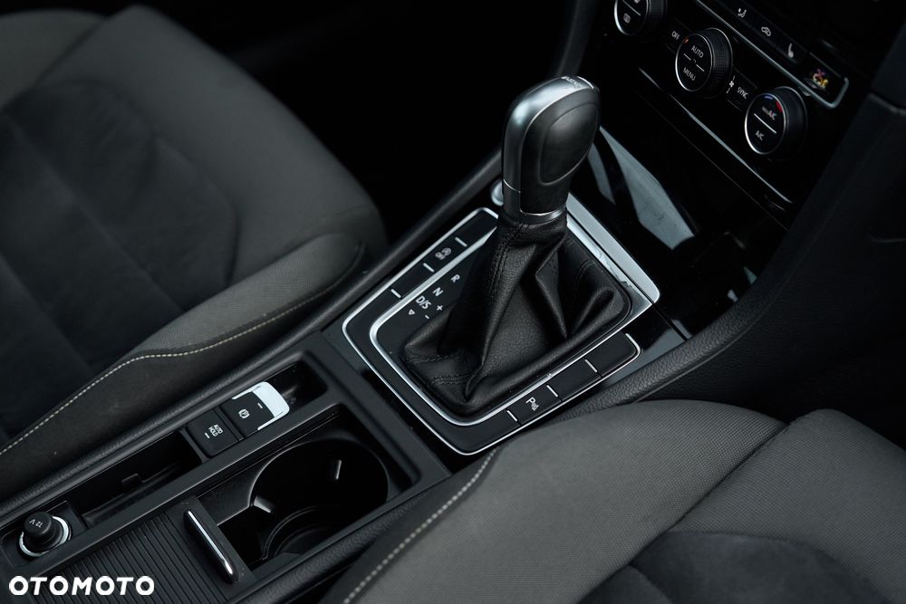 Volkswagen Golf 1.4 TSI BMT Highline DSG - 21