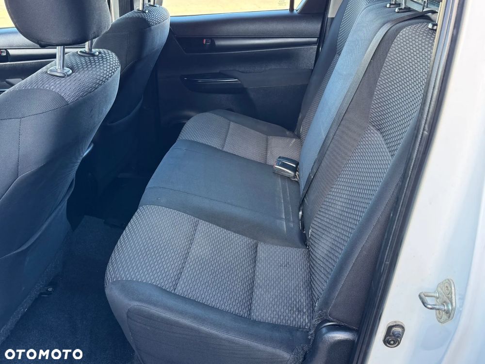 Toyota Hilux 2.4 D-4D Double Cab DLX 4x4 - 15