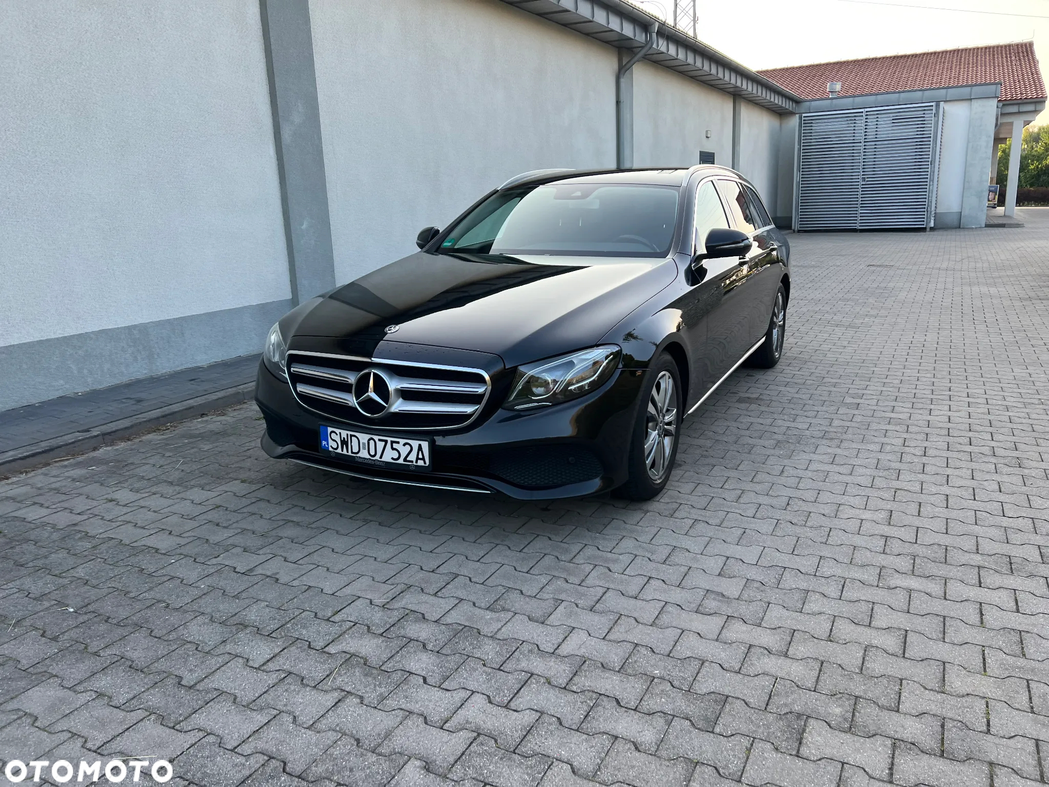 Mercedes-Benz Klasa E 220 d 4Matic T 9G-TRONIC - 9