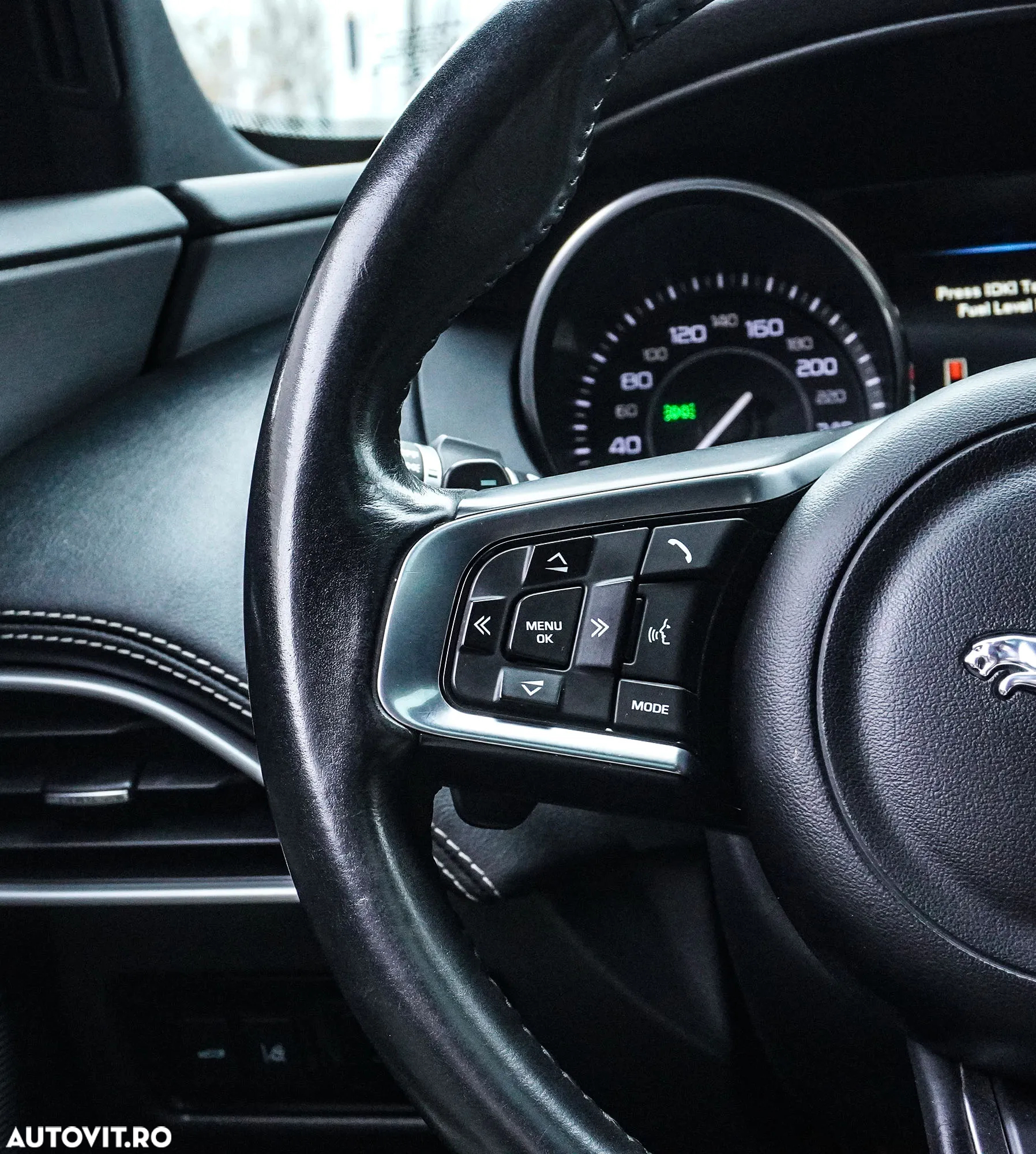 Jaguar XE 2.0 R-Sport - 27
