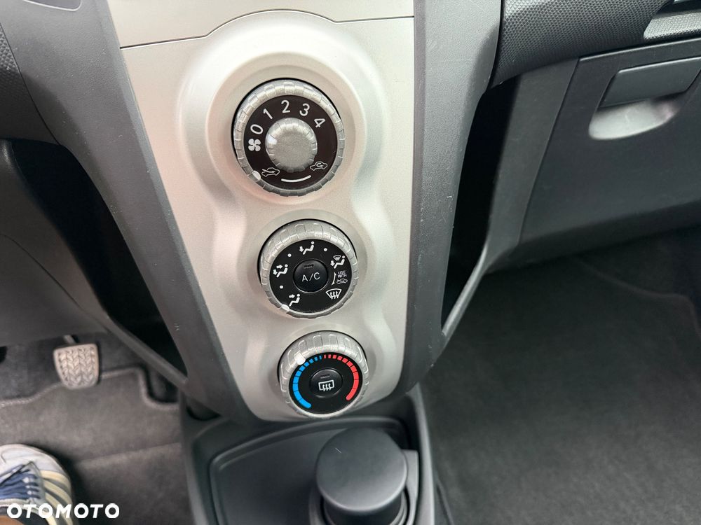 Toyota Yaris 1.3 Blue - 17