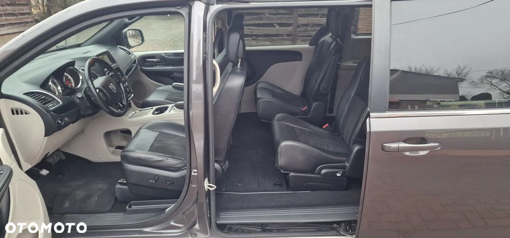 Dodge Grand Caravan - 20