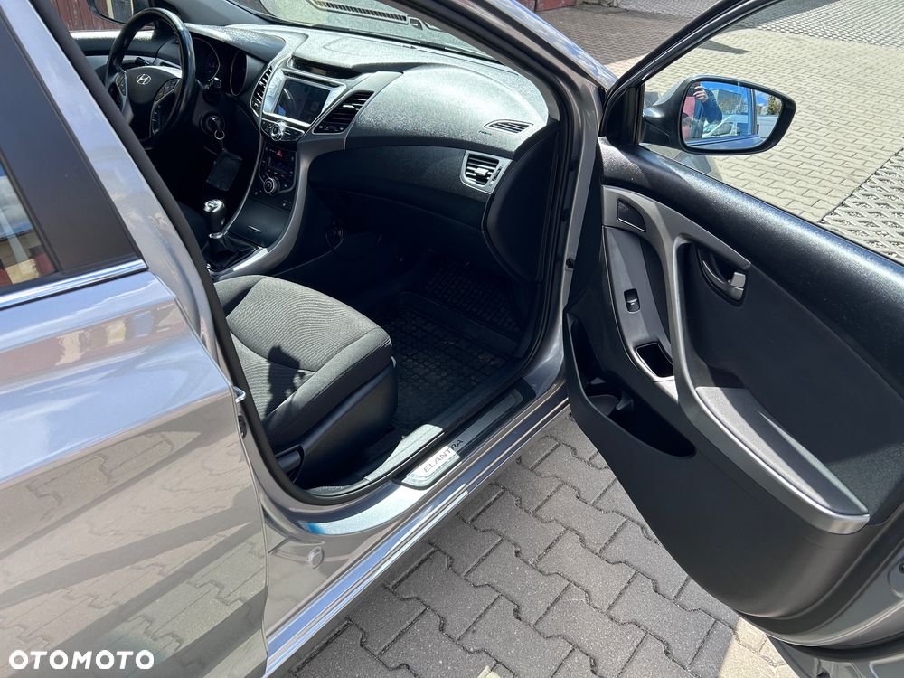 Hyundai Elantra 1.6 Style - 15