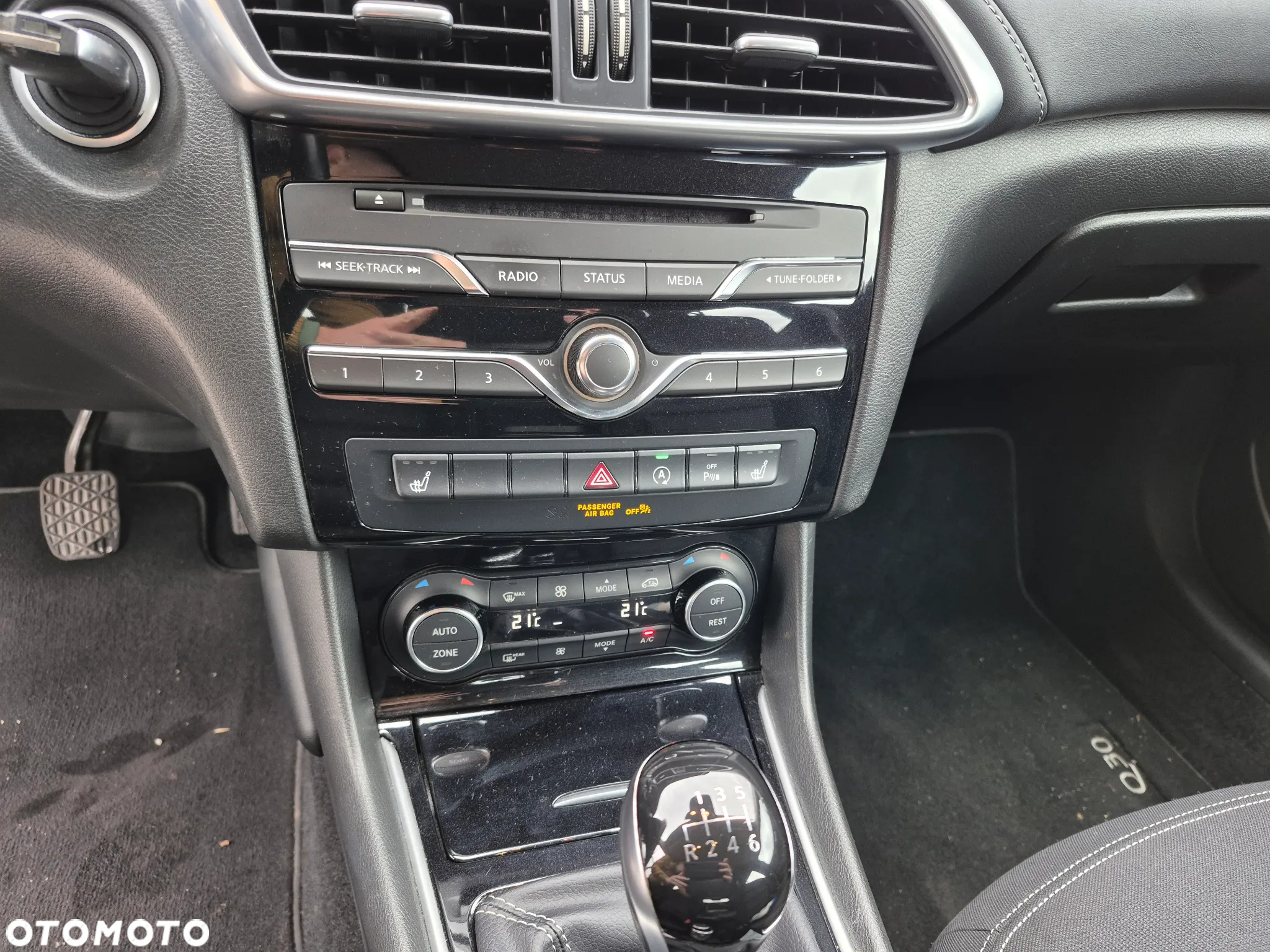 Infiniti Q30 1.6t - 13