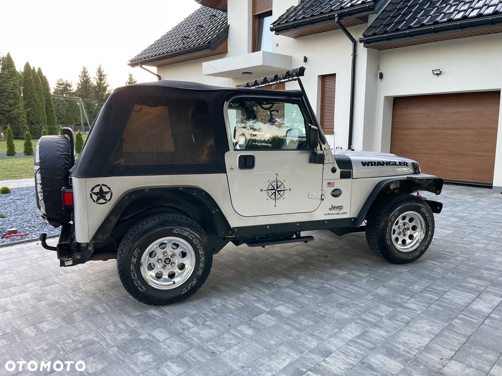 Jeep Wrangler - 4