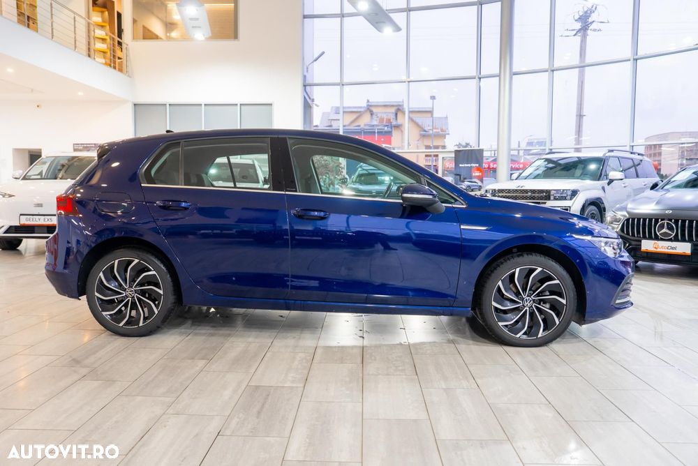 Volkswagen Golf - 8
