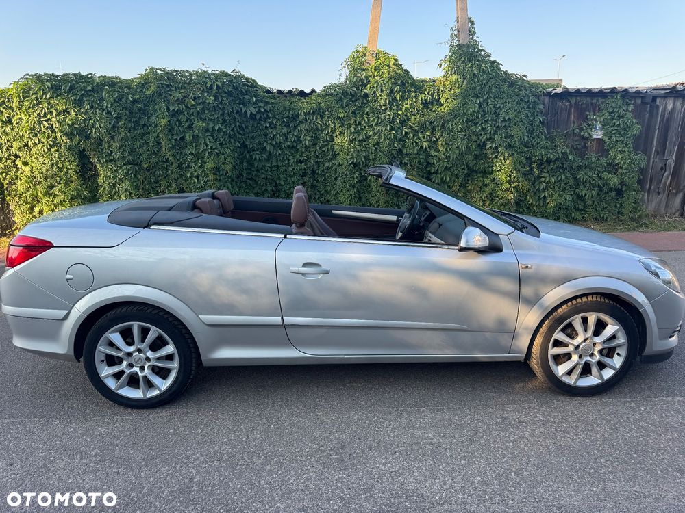 Opel Astra 1.8 Innovation 110 Jahre - 11