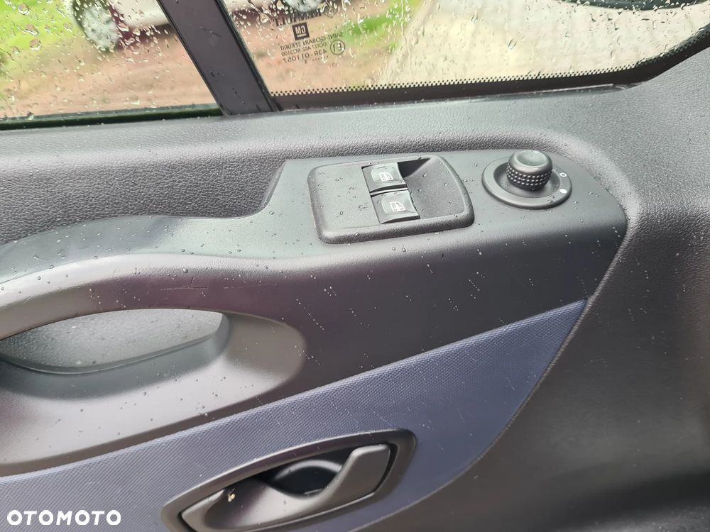 Opel Vivaro - 15