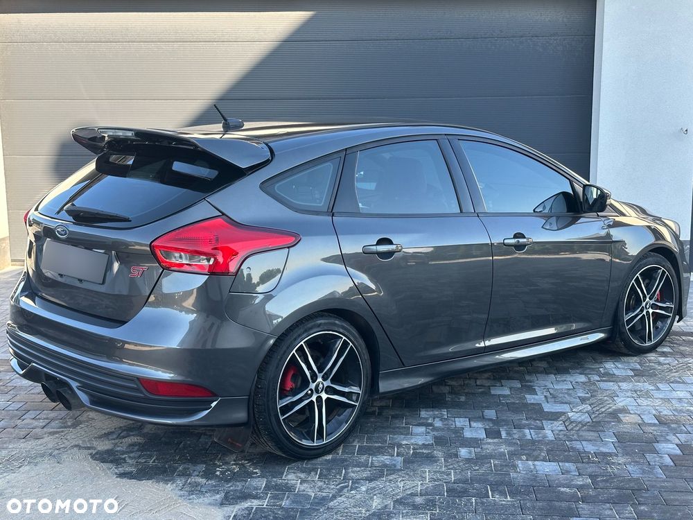 Ford Focus 2.0 EcoBoost ST mit Leder-Sport-Paket - 8