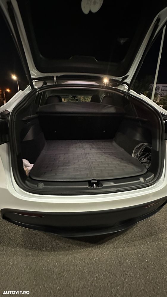 Tesla Model Y RWD - 8