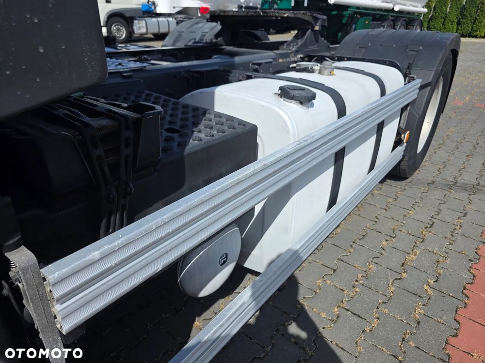 Volvo FM 2015 standard hydraulika lekki 6656 kg - 10