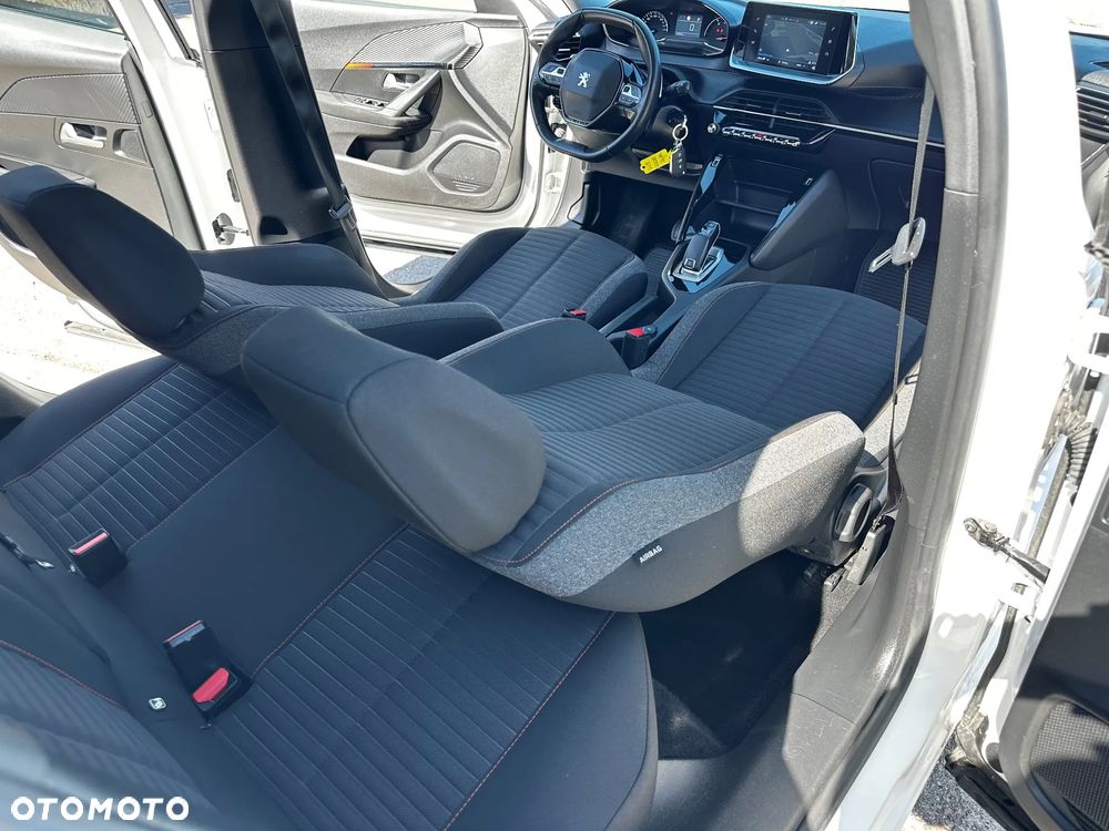 Peugeot 2008 PureTech 130 EAT8 Allure - 21