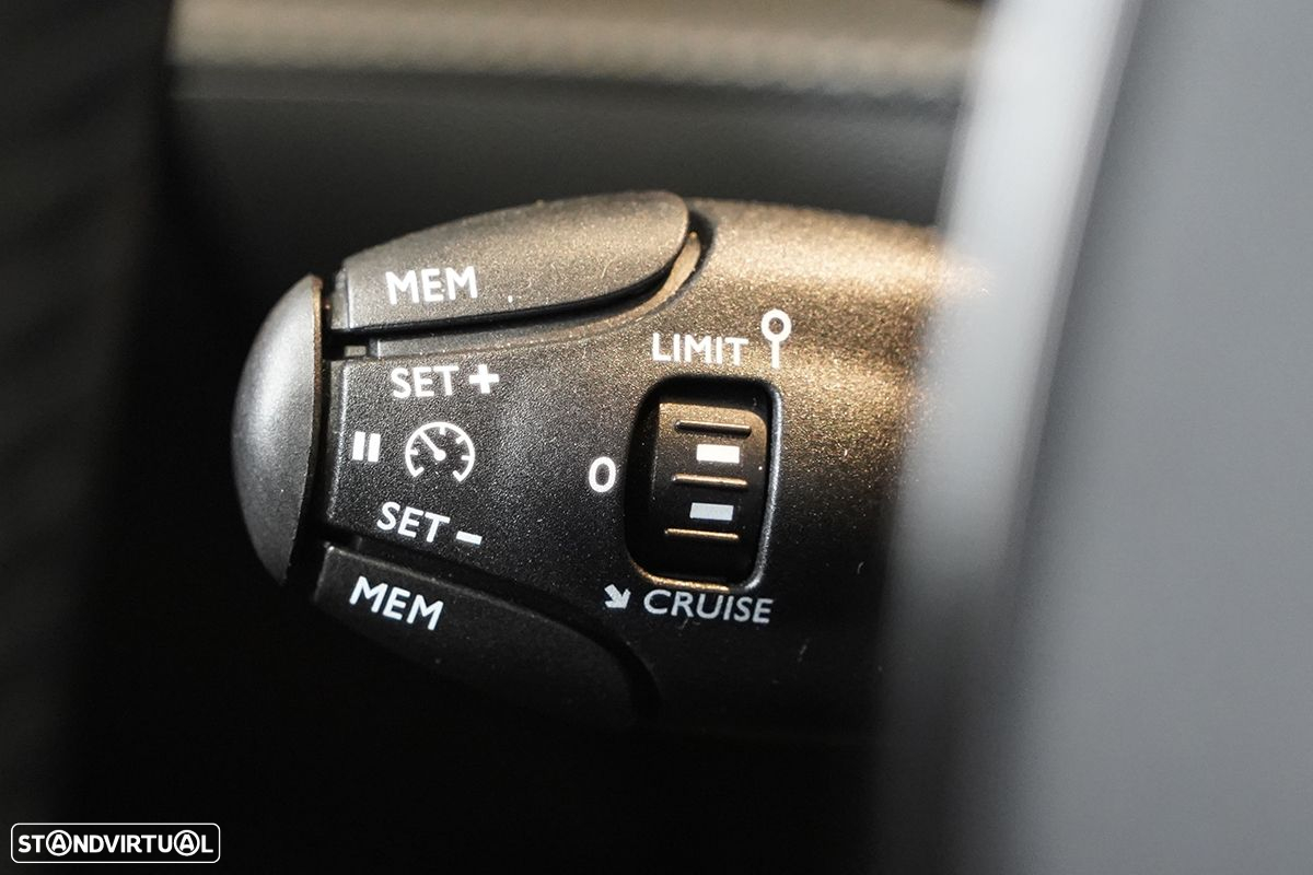 Peugeot 208 1.2 PureTech Allure - 17