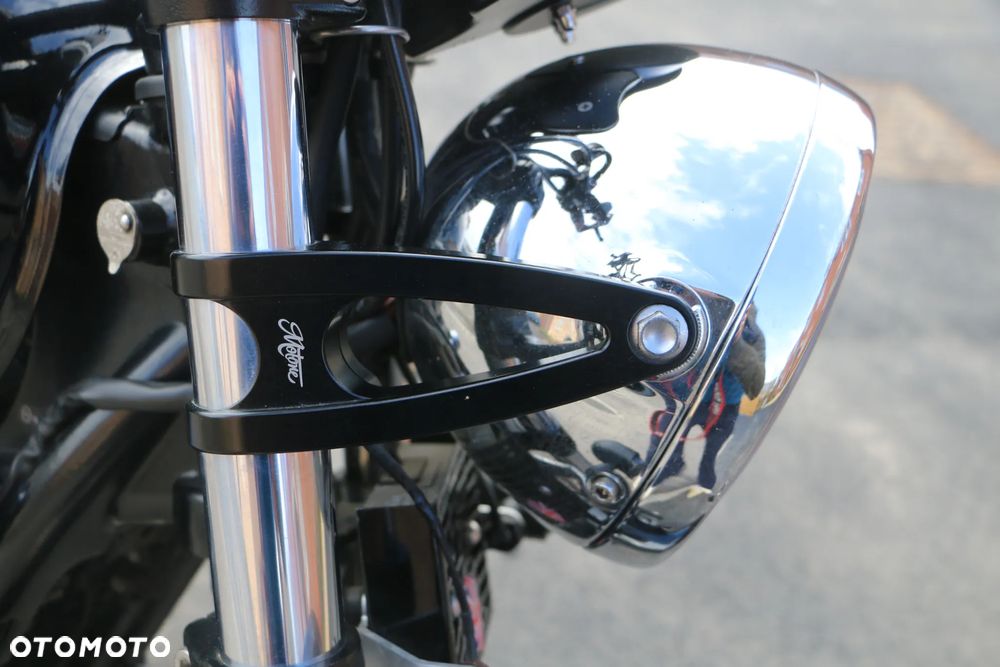 Triumph Bonneville - 12