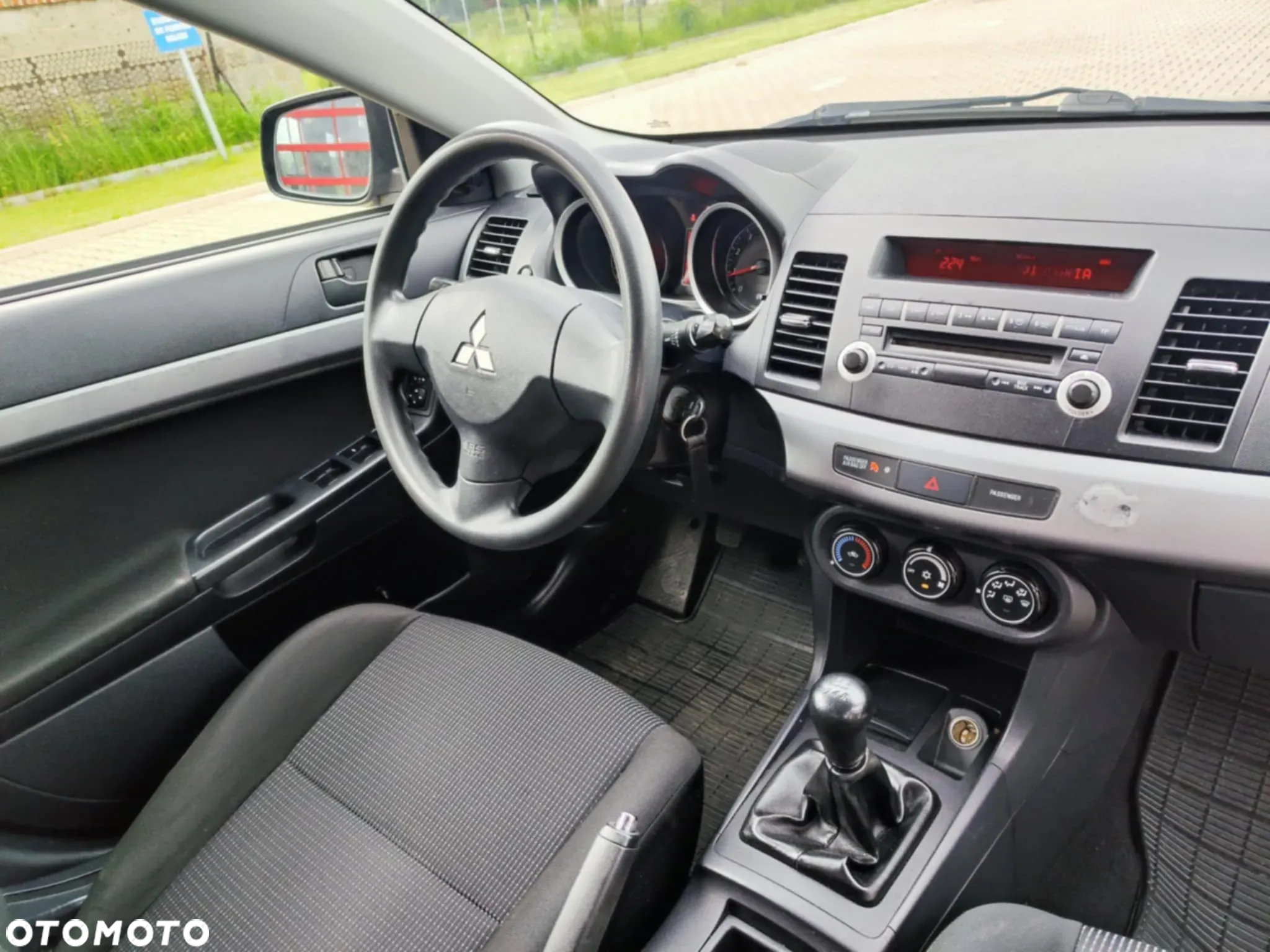 Mitsubishi Lancer 1.5 Inform - 17