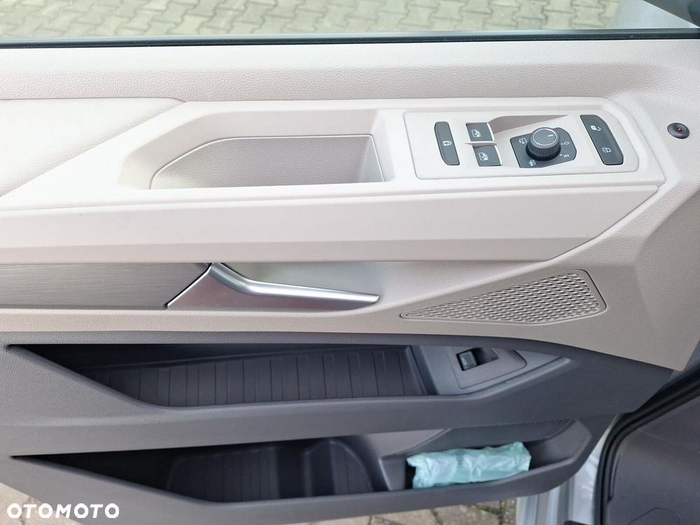 Volkswagen Multivan - 10