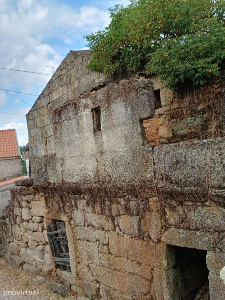 Duas Moradias Antigas de granito para Recuperar | 150 m² de Construção - Grande imagem: 2/9