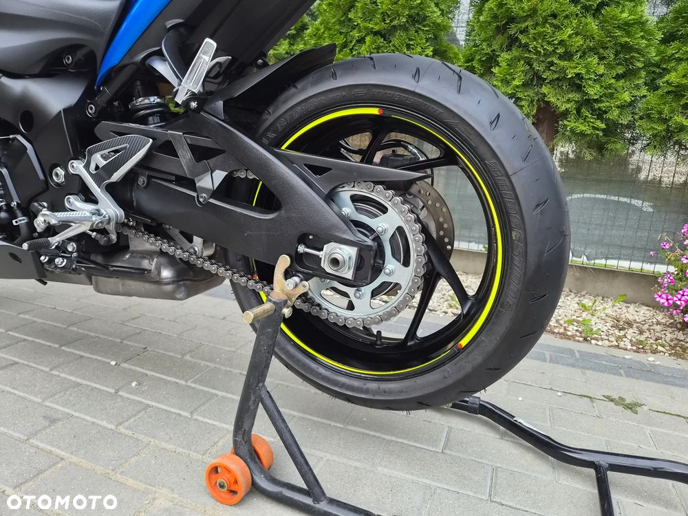 Suzuki GSX - 18