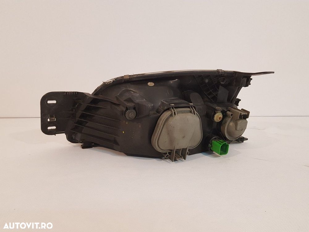 Far dreapta Ford Fiesta dupa 1997 - 5