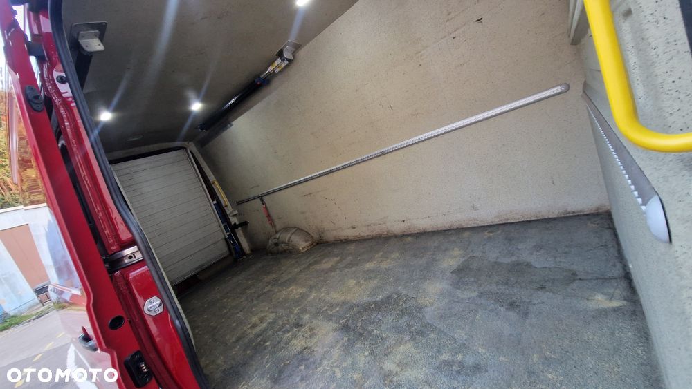 Volkswagen CRAFTER MAXI 2.0 DO PRZEWOZU KWIATÓW PODJAZD OCIEPLONA PAKA KLIMA NOWE OPONY - 16