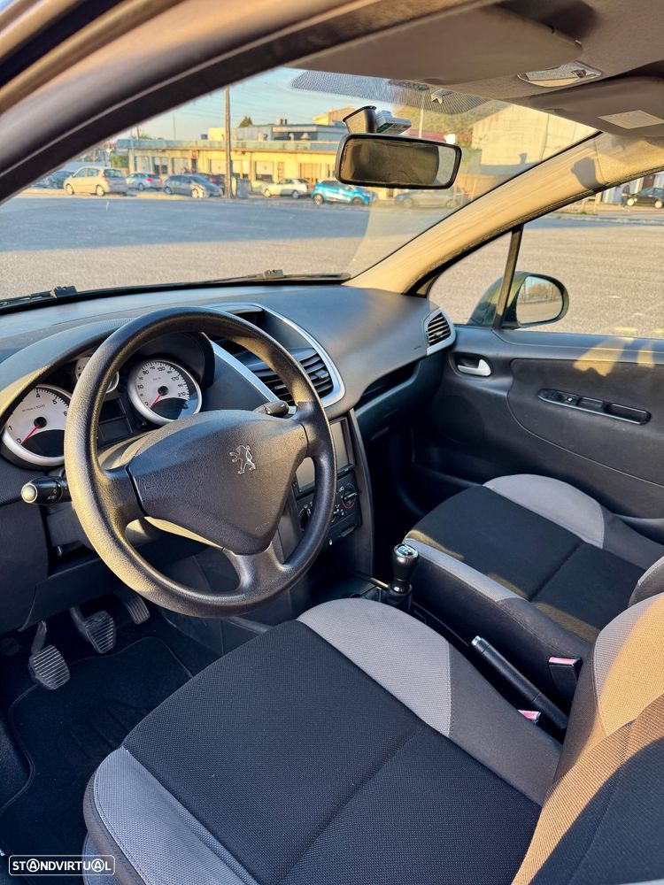 Peugeot 207 1.4 16V Trendy - 10