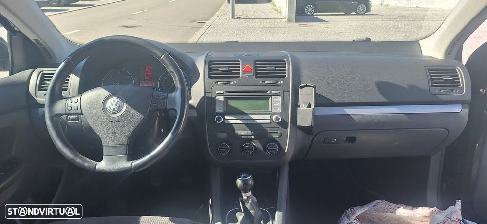 VW Jetta 1.9 TDi Confortline - 16