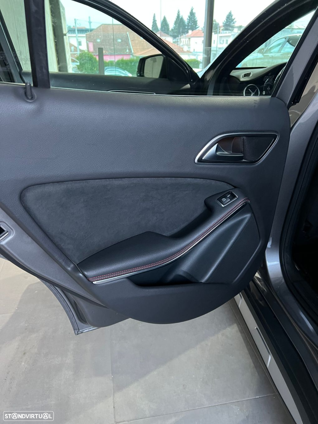 Mercedes-Benz GLA 180 d AMG Line - 25
