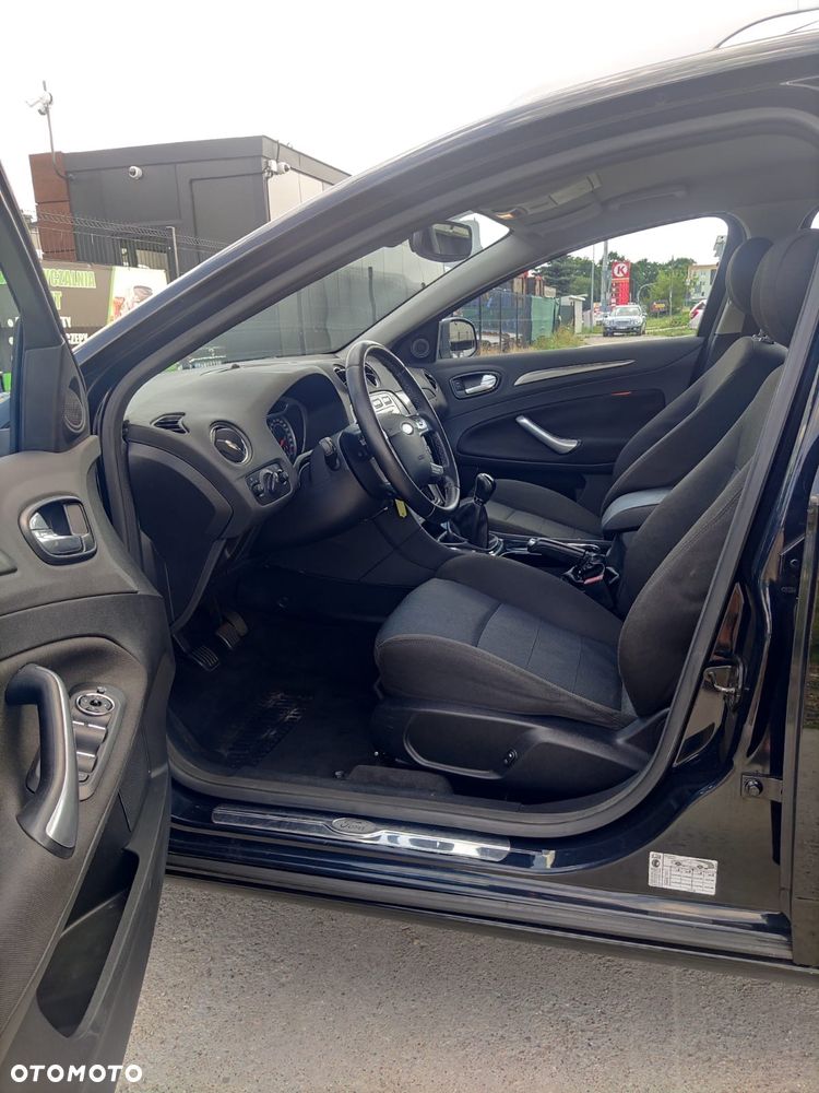 Ford Mondeo 2.0 Ghia - 16