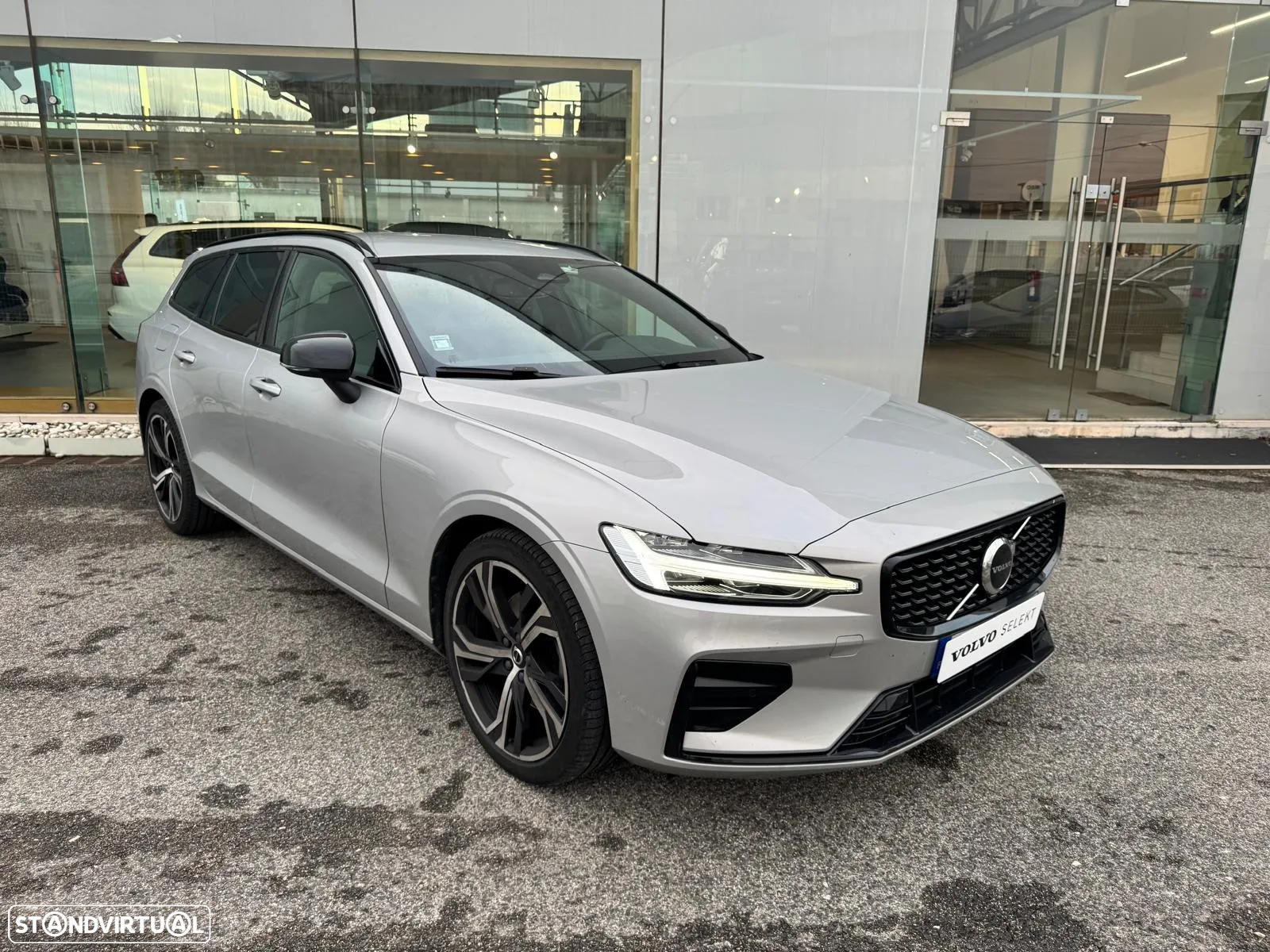 Volvo V60 2.0 B4 Plus Dark Auto - 18