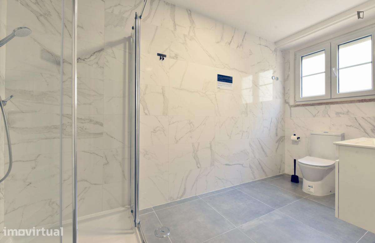 Quarto - localizado em Marquês de Pombal Lisbon - Grande imagem: 4/23