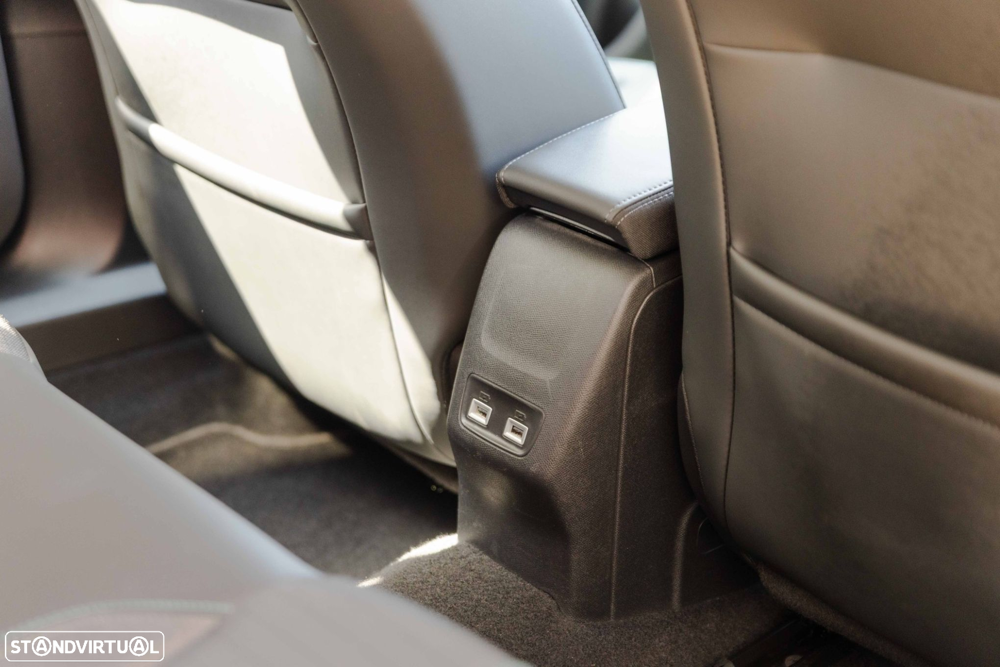 Peugeot 2008 1.2 PureTech Allure - 21