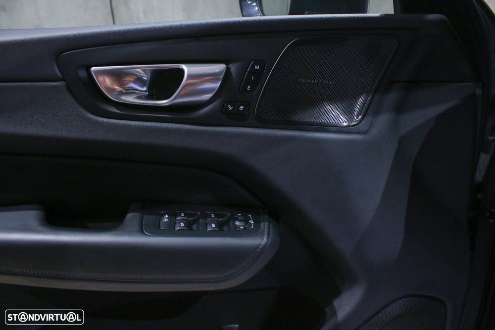 Volvo XC 60 2.0 T6 PHEV Plus Dark AWD - 33