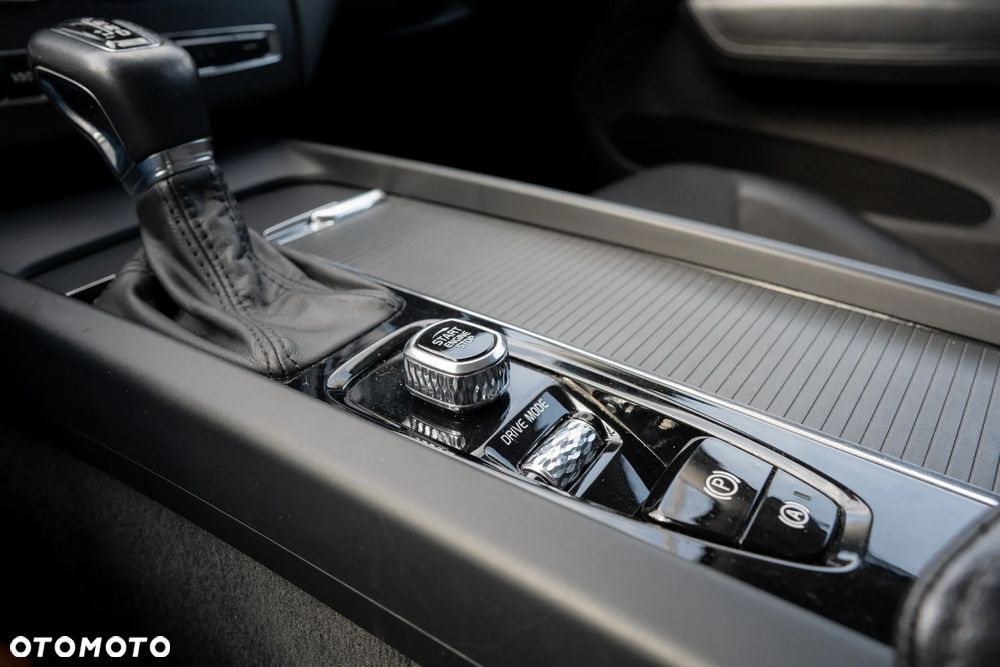 Volvo XC 60 D4 AWD Geartronic Momentum - 20
