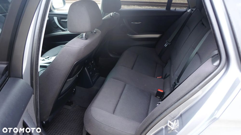 BMW Seria 3 318d DPF - 10