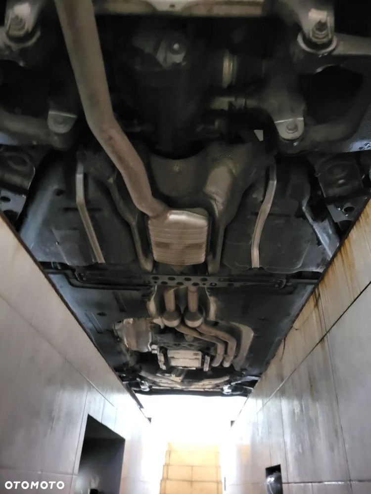 BMW Seria 5 528i - 32